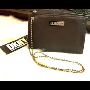 BNWT DKNY pochette